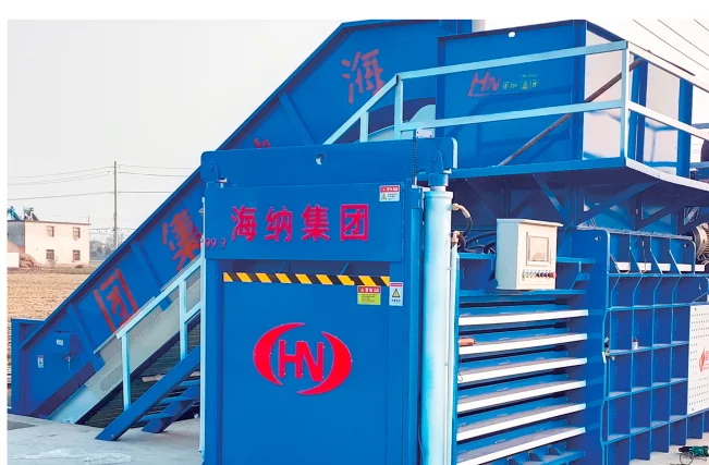 Lift gate type horizontal hydraulic baler